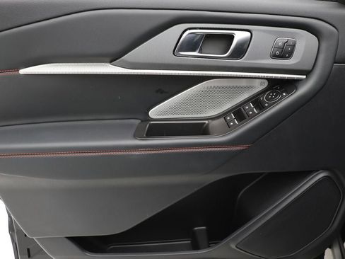 Used 2025 Ford Explorer ST image 17