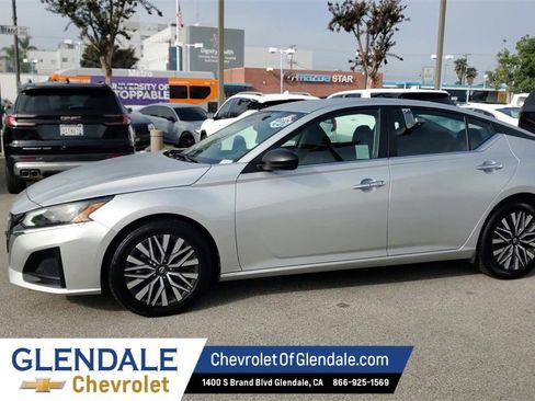 Used 2024 Nissan Altima 2.5 SV image 3