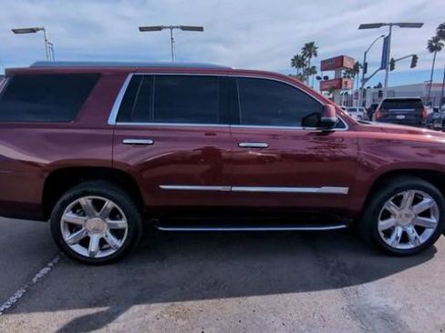 Certified 2020 Cadillac Escalade Premium Luxury image 9