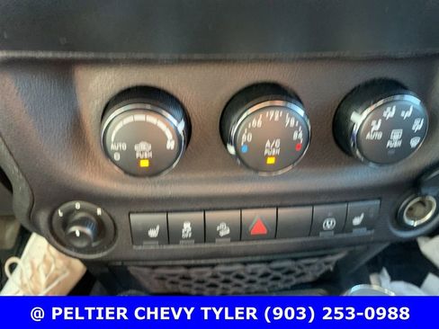 Used 2018 Jeep Wrangler Unlimited Sahara AWD/4WD image 18