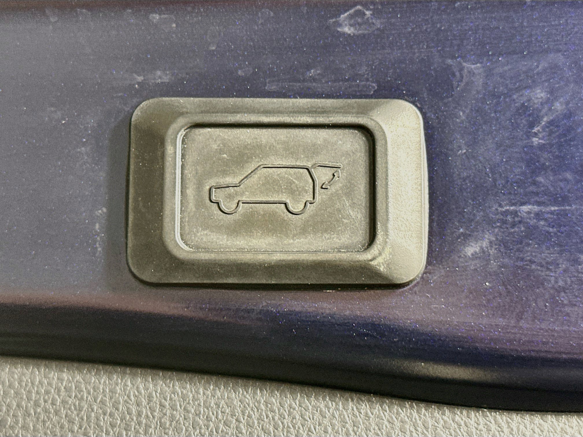 Used 2019 Toyota RAV4 XLE Premium FWD image 29
