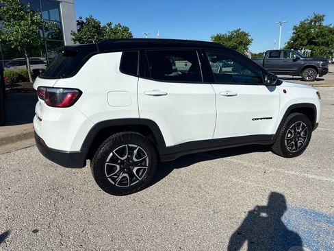 Used 2025 Jeep Compass Trailhawk AWD/4WD image 27