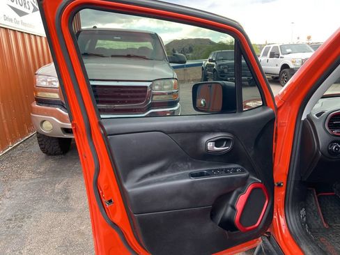 Used 2016 Jeep Renegade Trailhawk AWD/4WD image 13