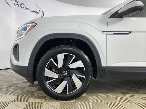 Used 2024 Volkswagen Atlas Cross Sport SE image 29