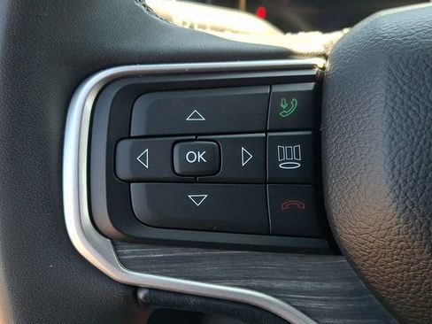 Used 2024 Jeep Wagoneer L Series II RWD image 21