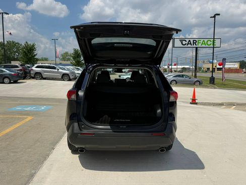 Used 2021 Toyota RAV4 XLE AWD/4WD image 12