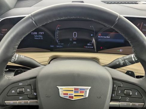 Used 2025 Cadillac XT4 Premium Luxury image 9