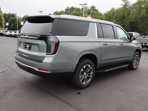 New 2025 Chevrolet Suburban LT w/ Advanced Technology Package image 31