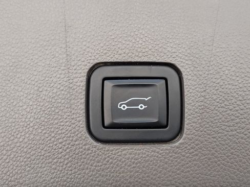 Used 2018 Chevrolet Traverse LT FWD image 29