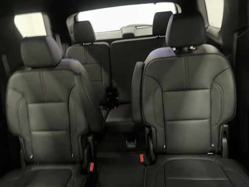 Used 2023 Chevrolet Traverse RS image 11