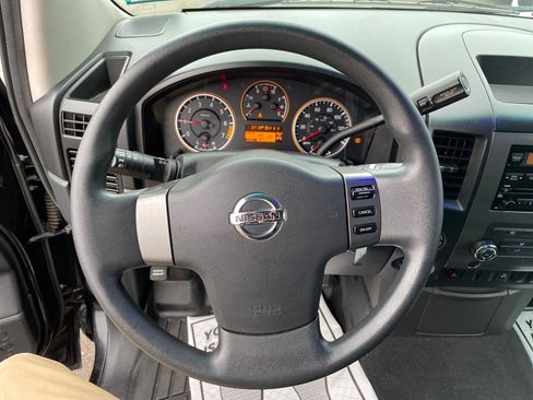 Used 2009 Nissan Titan SE image 11