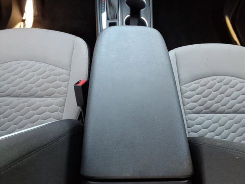Used 2020 Chevrolet Equinox LS image 18