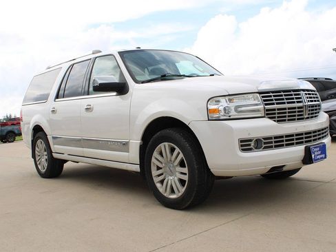 Used 2012 Lincoln Navigator L 4WD image 3