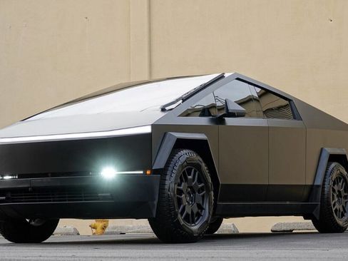 Used 2024 Tesla Cybertruck AWD Crew Cab image 32