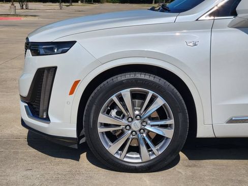 Used 2022 Cadillac XT6 Premium Luxury w/ Technology Package FWD image 8