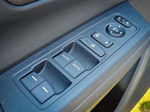 Used 2024 Honda CR-V EX image 11