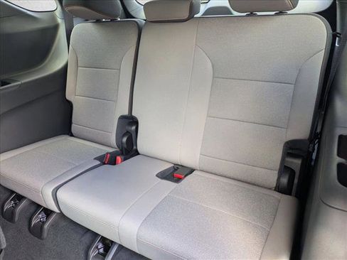 Used 2025 Chevrolet Traverse LT FWD image 20