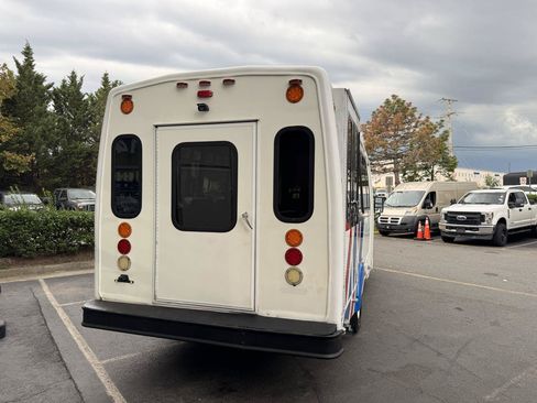 Used 2012 Ford E-350 and Econoline 350 Super Duty w/ Shuttle Bus Prep Pkg RWD image 6