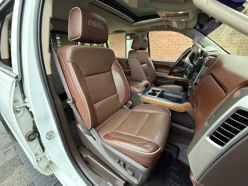Used 2016 Chevrolet Silverado 2500 High Country w/ Duramax Plus Package AWD/4WD image 19