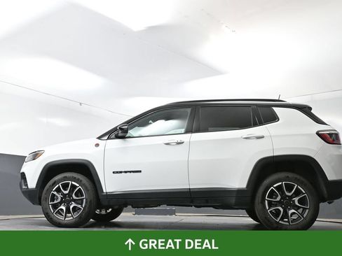 Used 2025 Jeep Compass Trailhawk AWD/4WD image 55