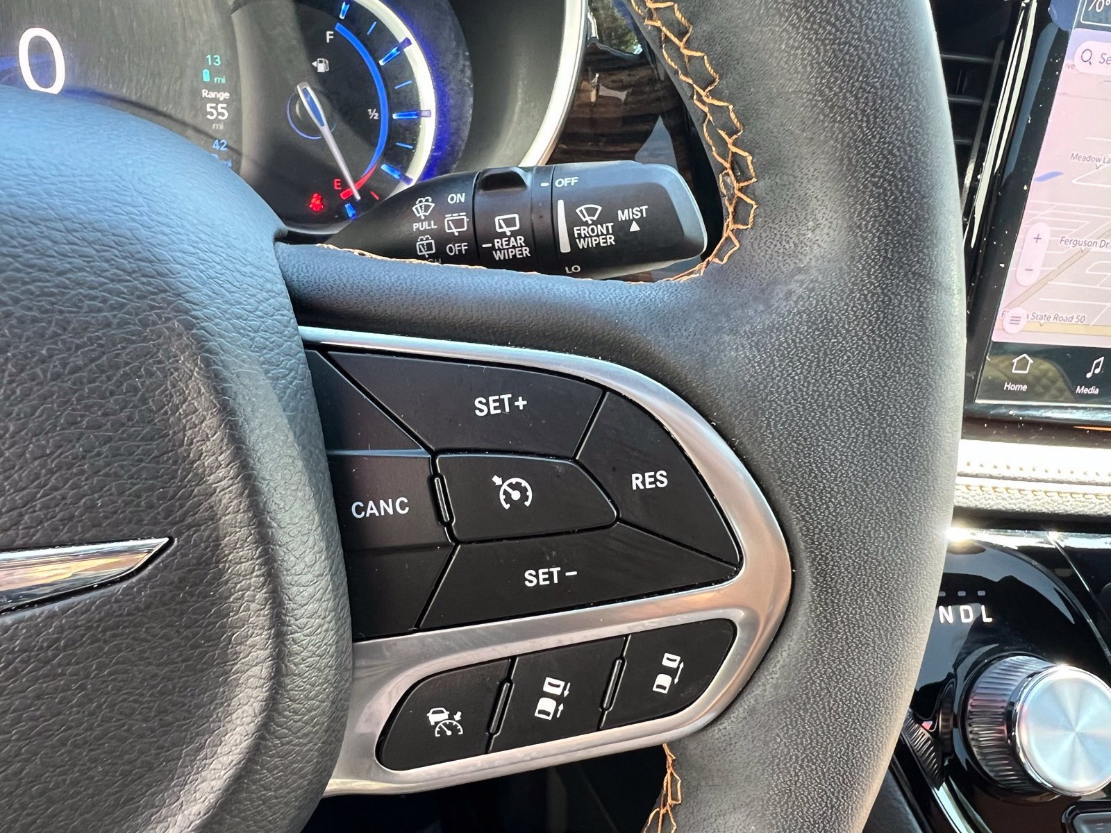 Used 2023 Chrysler Pacifica Pinnacle FWD image 39