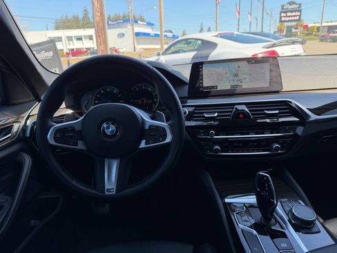 Used 2018 BMW 530i w/ M Sport Package RWD image 27