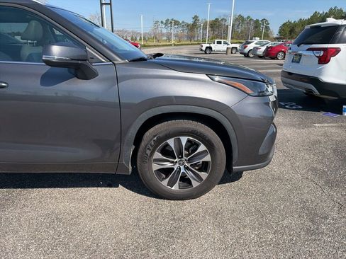 Used 2022 Toyota Highlander XLE image 10
