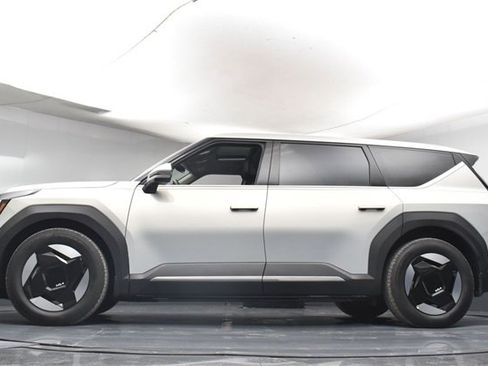 Certified 2026 Kia EV9 Light image 36