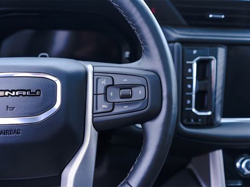 Used 2023 GMC Yukon Denali w/ Denali Reserve Package image 12