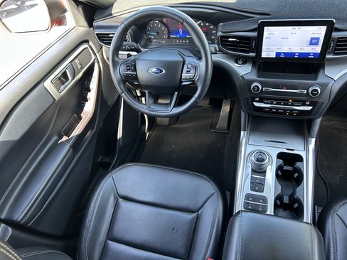 Used 2020 Ford Explorer XLT w/ Equipment Group 202A RWD image 13