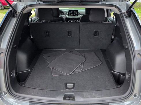 Used 2025 Chevrolet Blazer LT FWD image 28