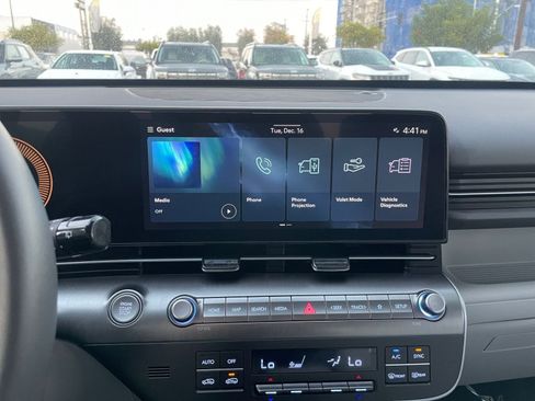 Used 2025 Hyundai Kona SEL image 21