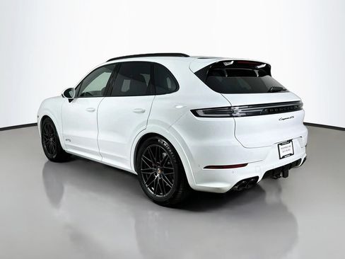 Certified 2026 Porsche Cayenne GTS AWD/4WD image 3