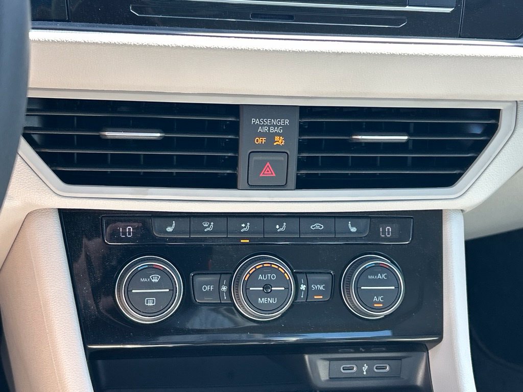 Used 2024 Volkswagen Jetta SE w/ Panoramic Sunroof Package FWD image 35