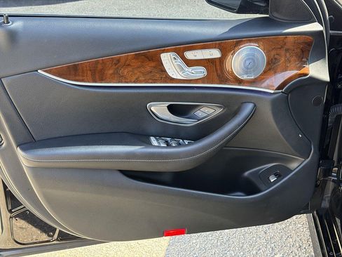 Used 2018 Mercedes-Benz E 300 image 22