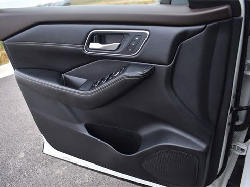 Used 2021 Nissan Rogue Platinum image 35