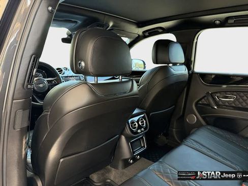 Used 2020 Bentley Bentayga AWD/4WD image 27
