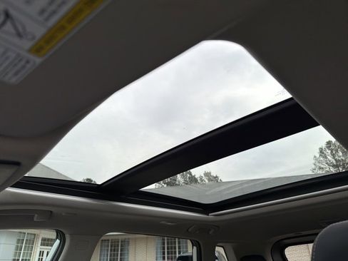 Used 2023 Nissan Rogue SL image 31