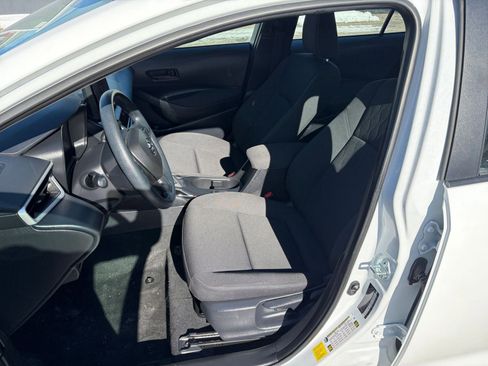 Used 2025 Toyota Corolla LE image 24