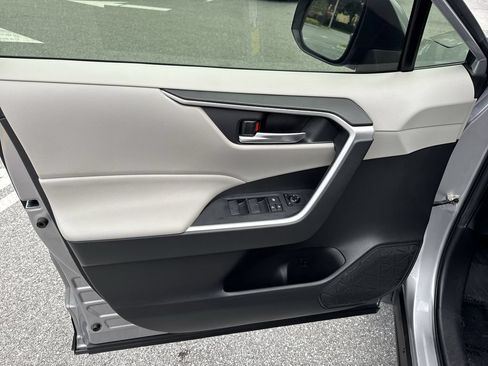 Used 2021 Toyota RAV4 XLE FWD image 39