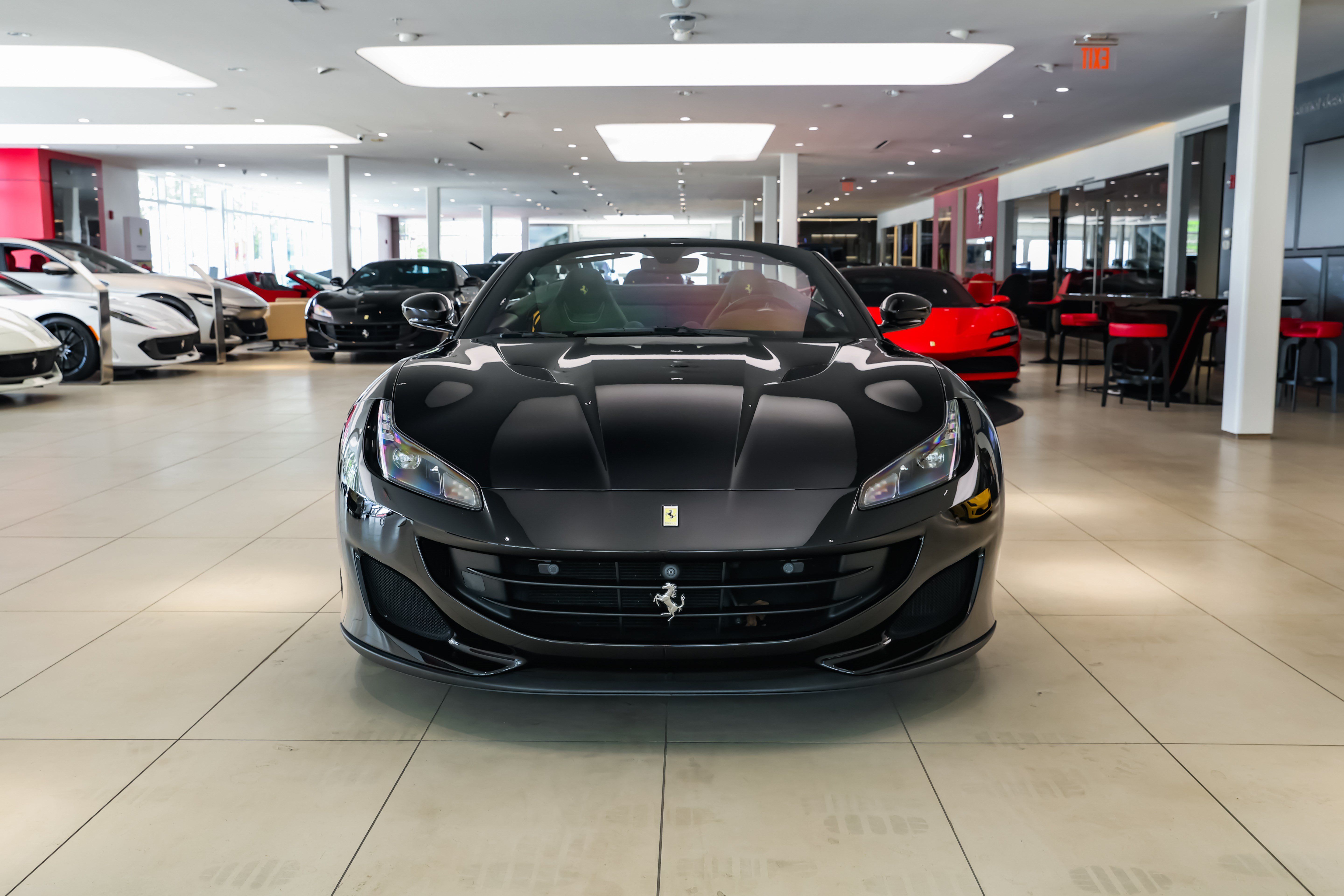 Used 2019 Ferrari Portofino RWD image 38