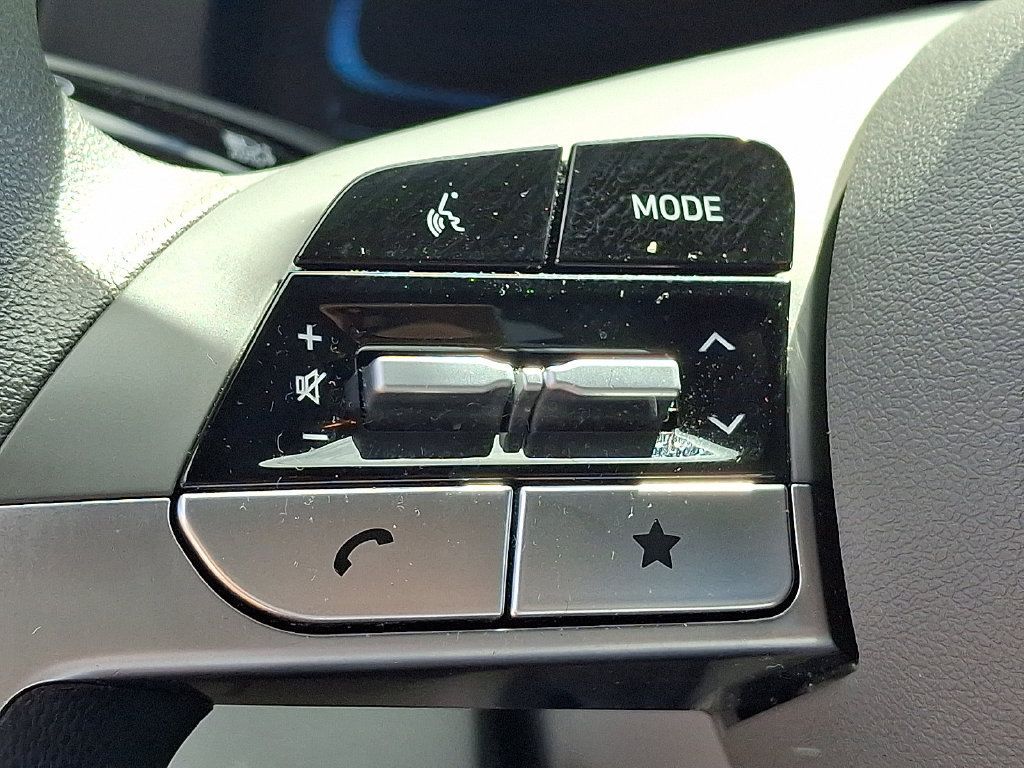 Used 2024 Hyundai Elantra SE FWD image 21