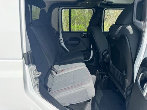 Used 2025 Jeep Gladiator Rubicon w/ Safety Group image 15