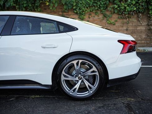 Used 2022 Audi e-tron GT Premium Plus image 6