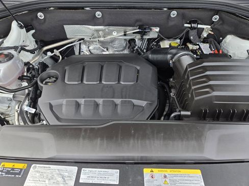 Used 2025 Volkswagen Atlas SE FWD image 31