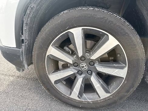 Certified 2025 Honda Pilot Elite image 9