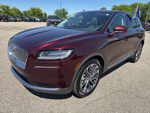 Used 2023 Lincoln Nautilus Reserve AWD/4WD image 2
