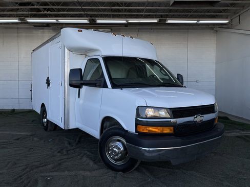 Used 2016 Chevrolet Express 3500 image 7
