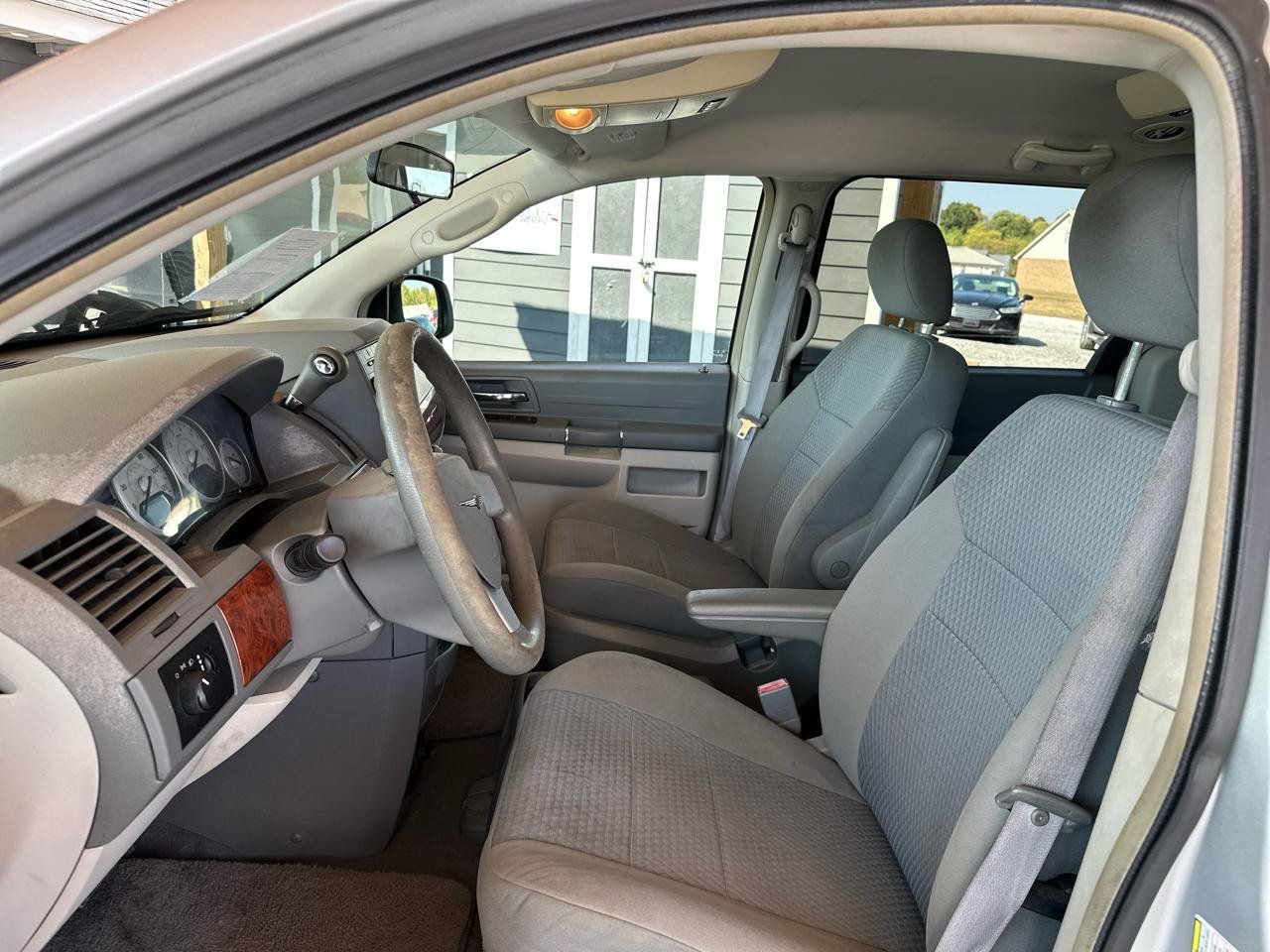 Used 2009 Chrysler Town & Country LX w/ PWR Convenience Group FWD image 25