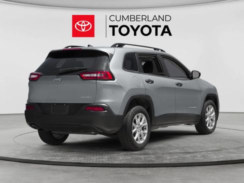 Used 2017 Jeep Cherokee Sport AWD/4WD image 2